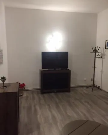 Apartman Deny דירה דצ'ין